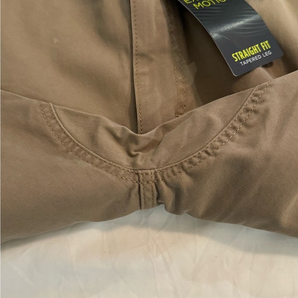NWT Lee Extreme Motion Straight Fit Pants, Size 40x30 - Picture 10 of 10